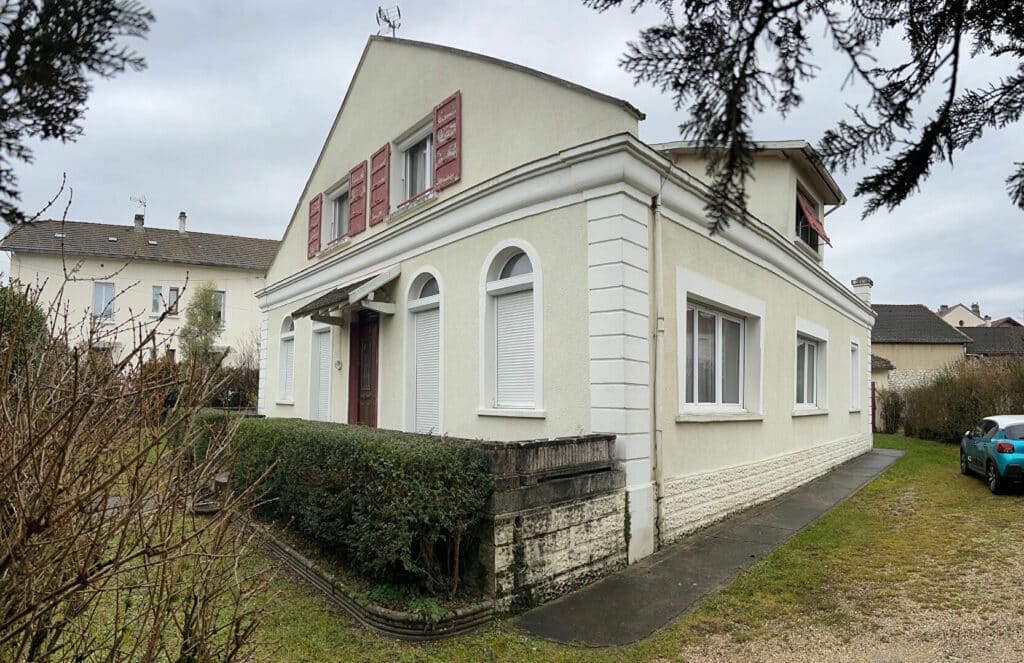 BELLEY ? Belle maison bourgeoise de 202 m² sur terrain clos et arboré de 1 088 m²