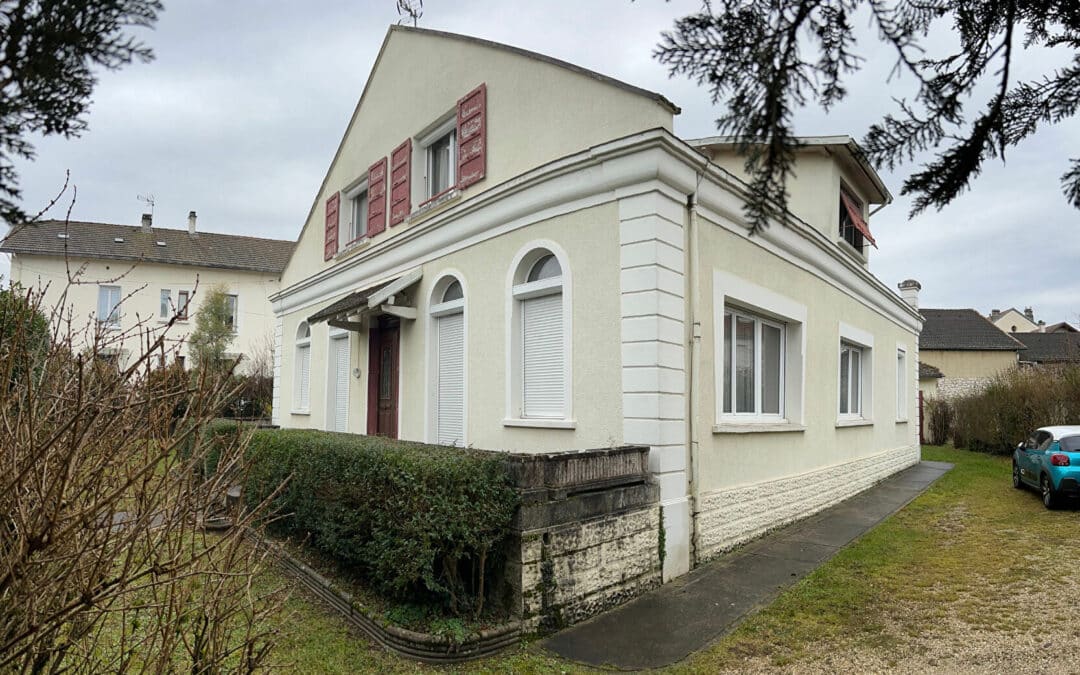 BELLEY ? Belle maison bourgeoise de 202 m² sur terrain clos et arboré de 1 088 m²
