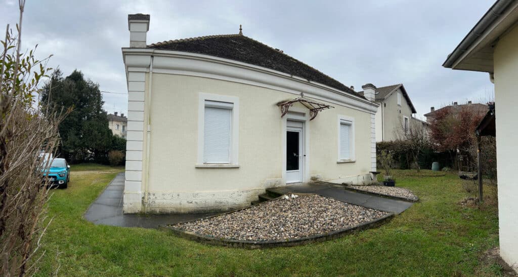 BELLEY ? Belle maison bourgeoise de 202 m² sur terrain clos et arboré de 1 088 m²