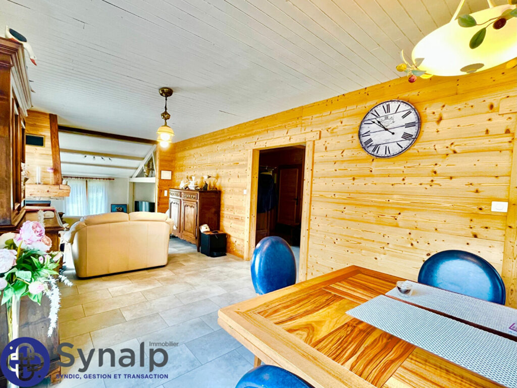 Chalet individuel, 6 pièces de 171 m² à Araches La Frasse.