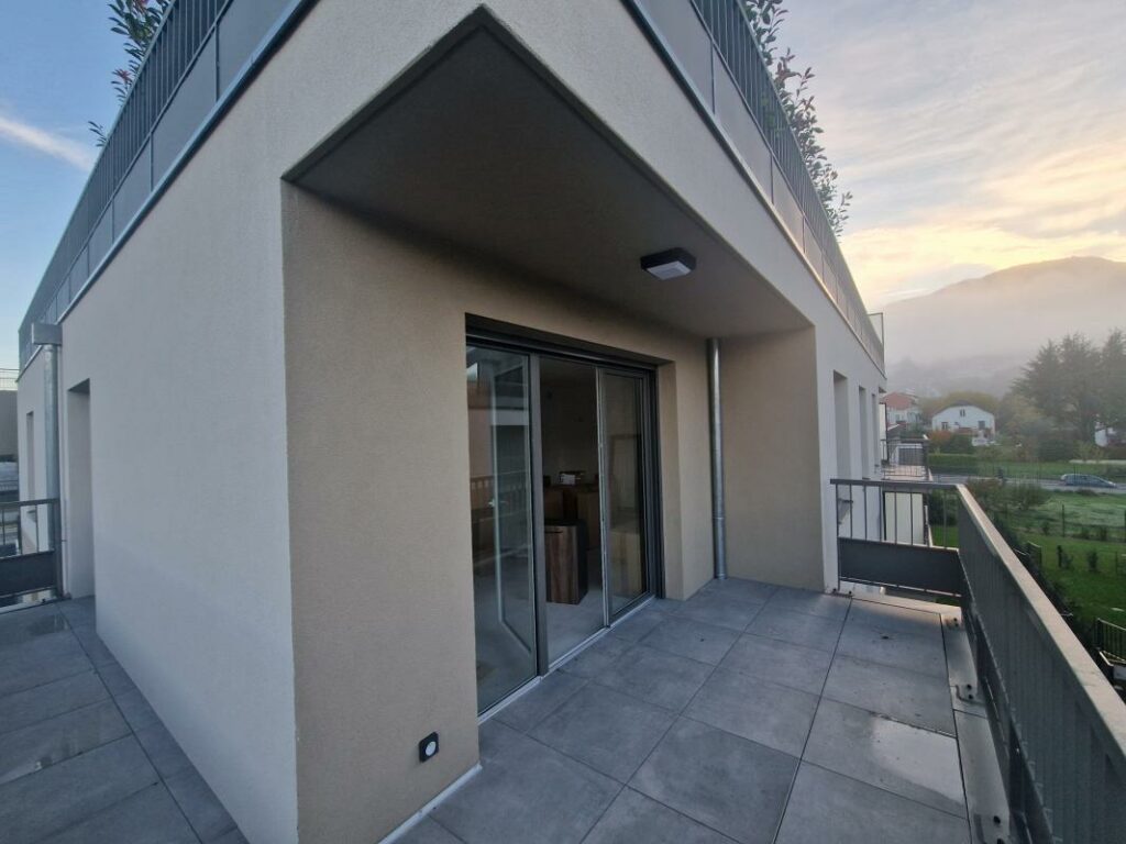 Appartement t3 neuf avec balcon et garage double