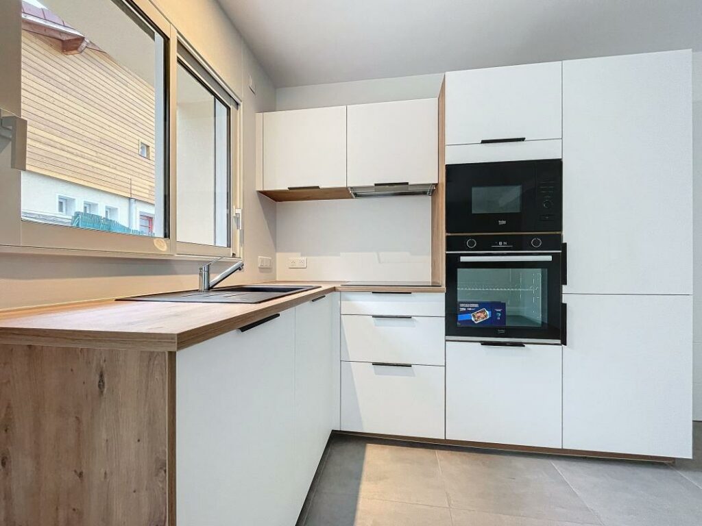 MAISON  2 APPARTEMENTS AVEC EXTERIEUR ET PARKING