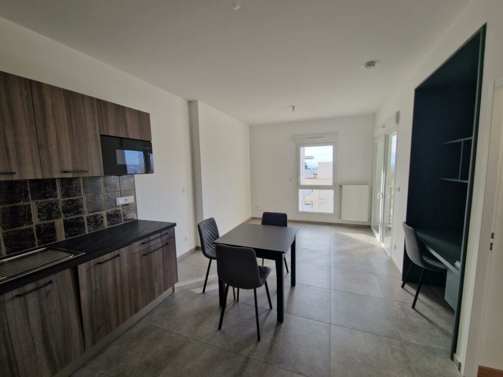 Bel appartement T2 meublé avec balcon et garage