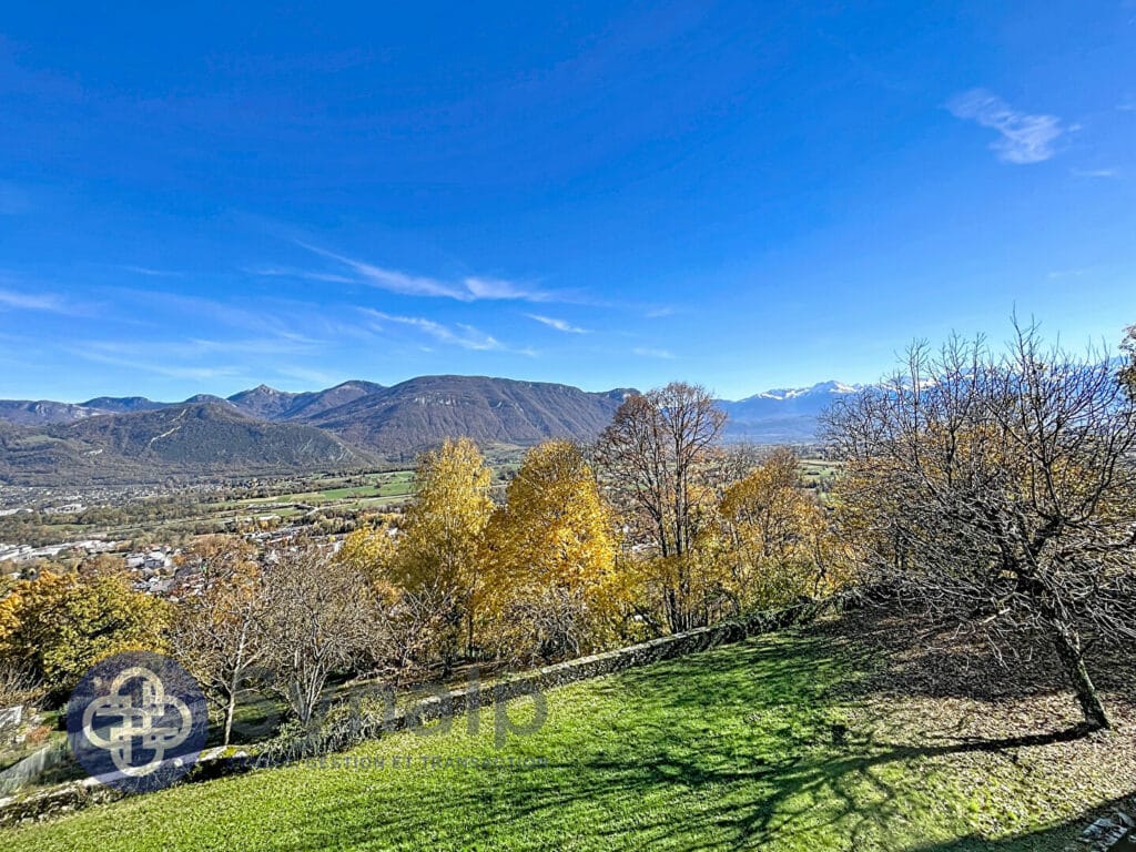 Maison de caractère à rénover de 420m² à St Baldoph