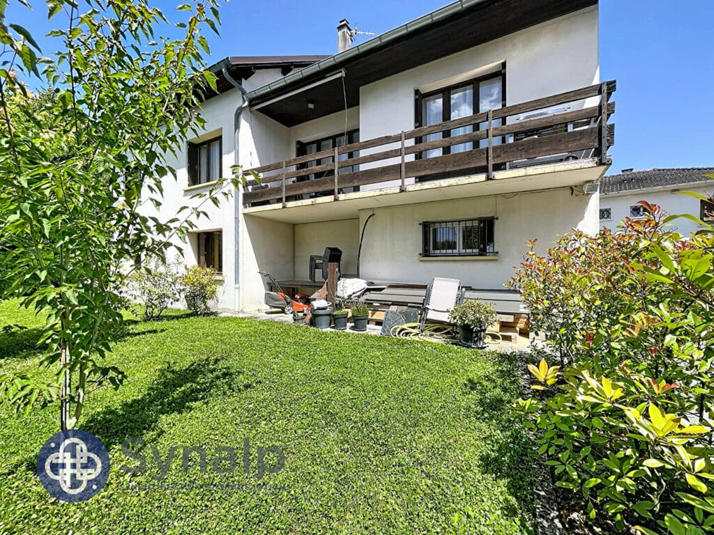 Maison 8 pièces de 177 m² à Belley