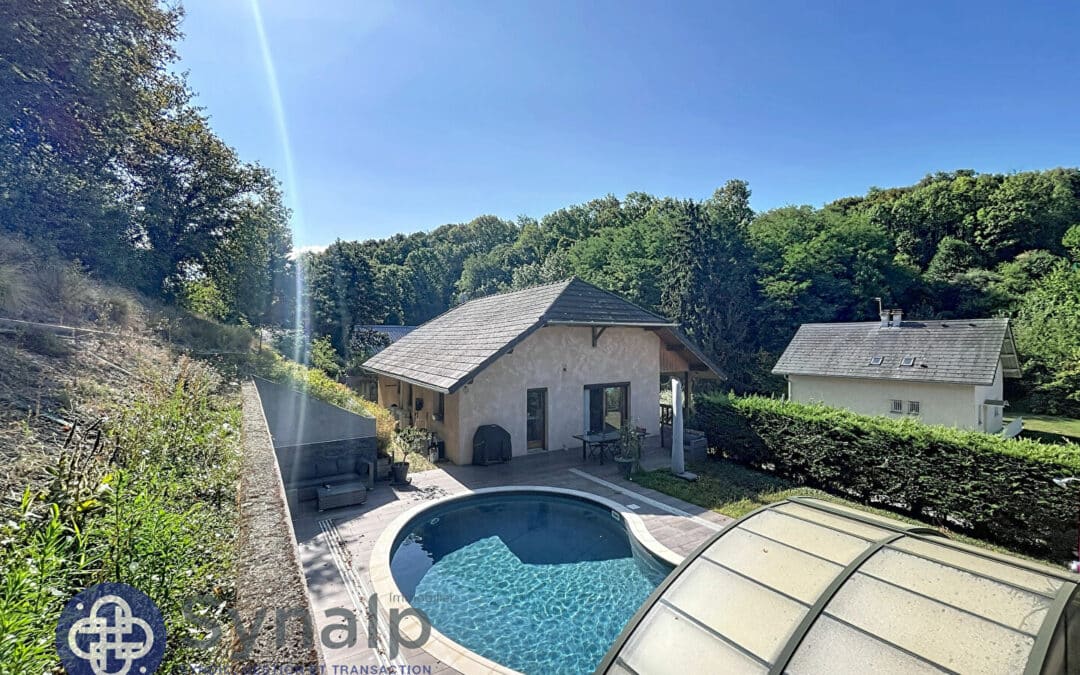 Maison et local commercial de 210 m² à Sainte Hélène du lac