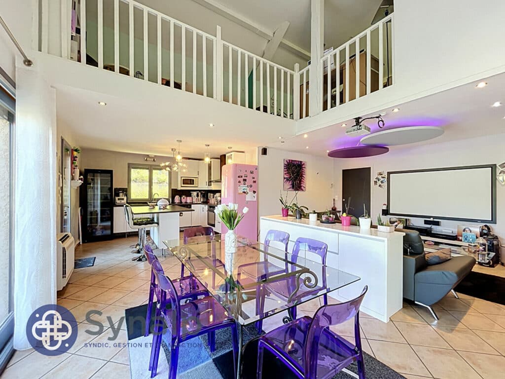 Maison et local commercial de 210 m² à Sainte Hélène du lac