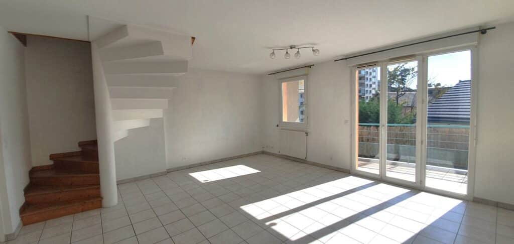 Appartement T3 Duplex situé au 40 Avenue de Mérande à CHAMBERY avec garage et cave
