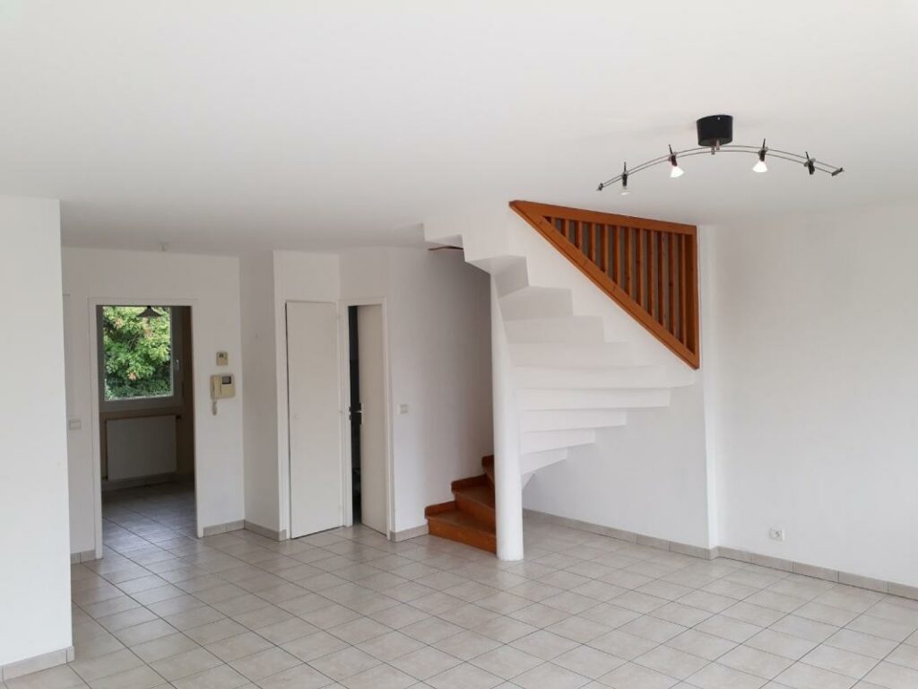 Appartement T3 Duplex situé au 40 Avenue de Mérande à CHAMBERY avec garage et cave