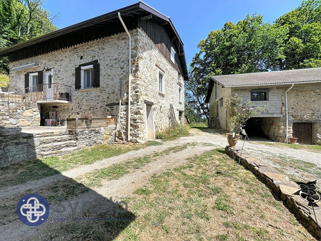 Ensemble immobilier de 688m² avec piscine à Allevard