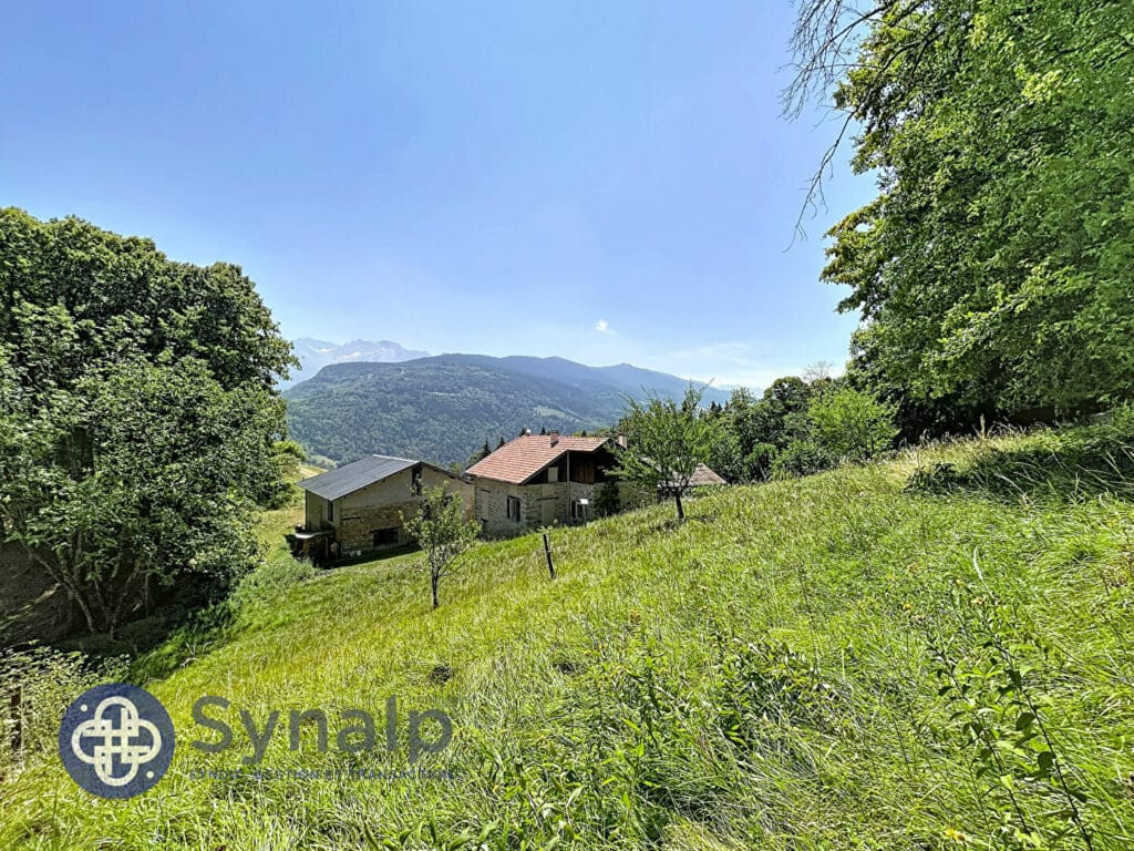 Ensemble immobilier de 688m² avec piscine à Allevard