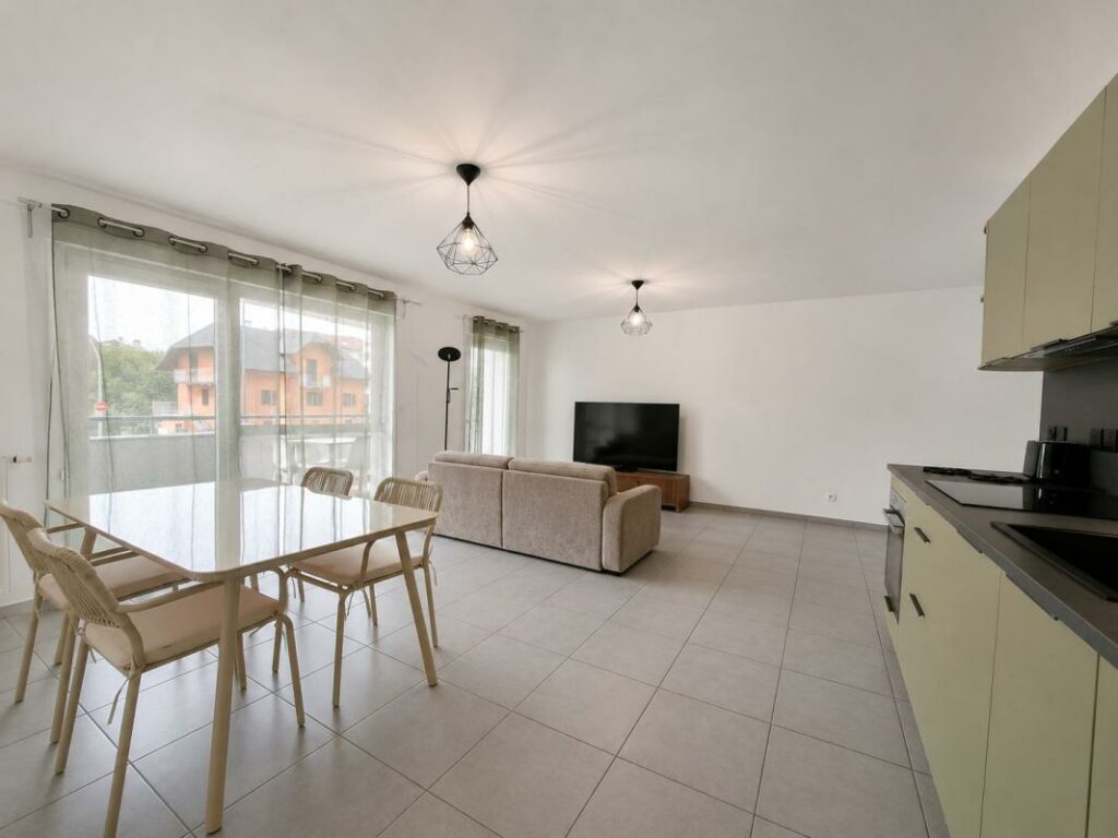 Appartement T3 meublé avec un garage double et une cave