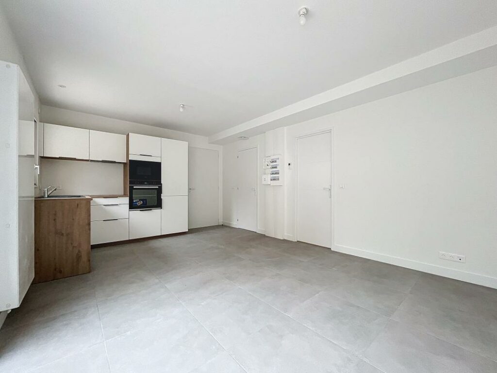 APPARTEMENT T2 DANS MAISON AVEC EXTERIEUR ET PARKING