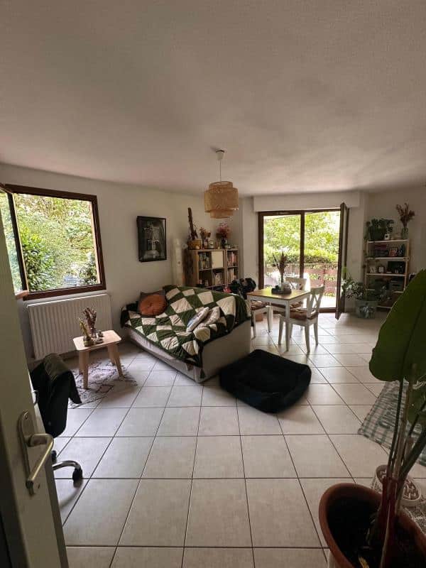 Appartement T2 avec un garage un parking et cave