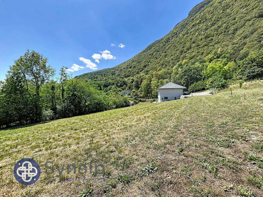 Terrain à bâtir de 1011 m² à Bourdeau