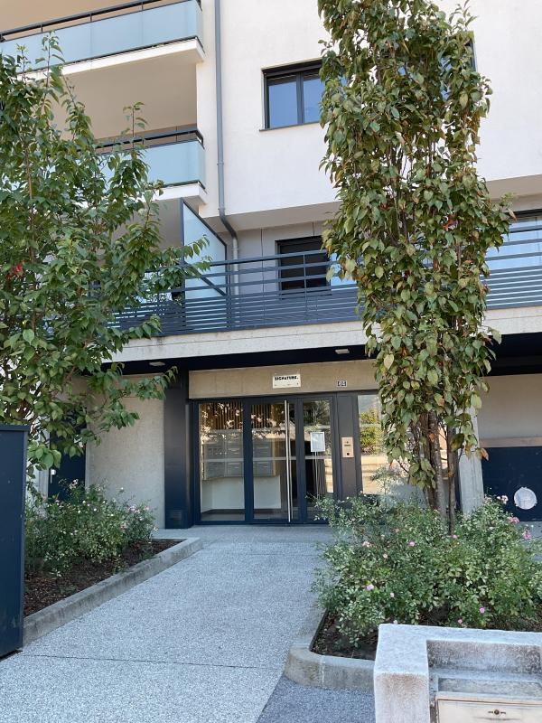 BEL APPARTEMENT T3 AVEC GARAGE ET CAVE
