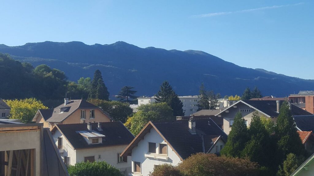 T2 MEUBLE / AIX-LES-BAINS