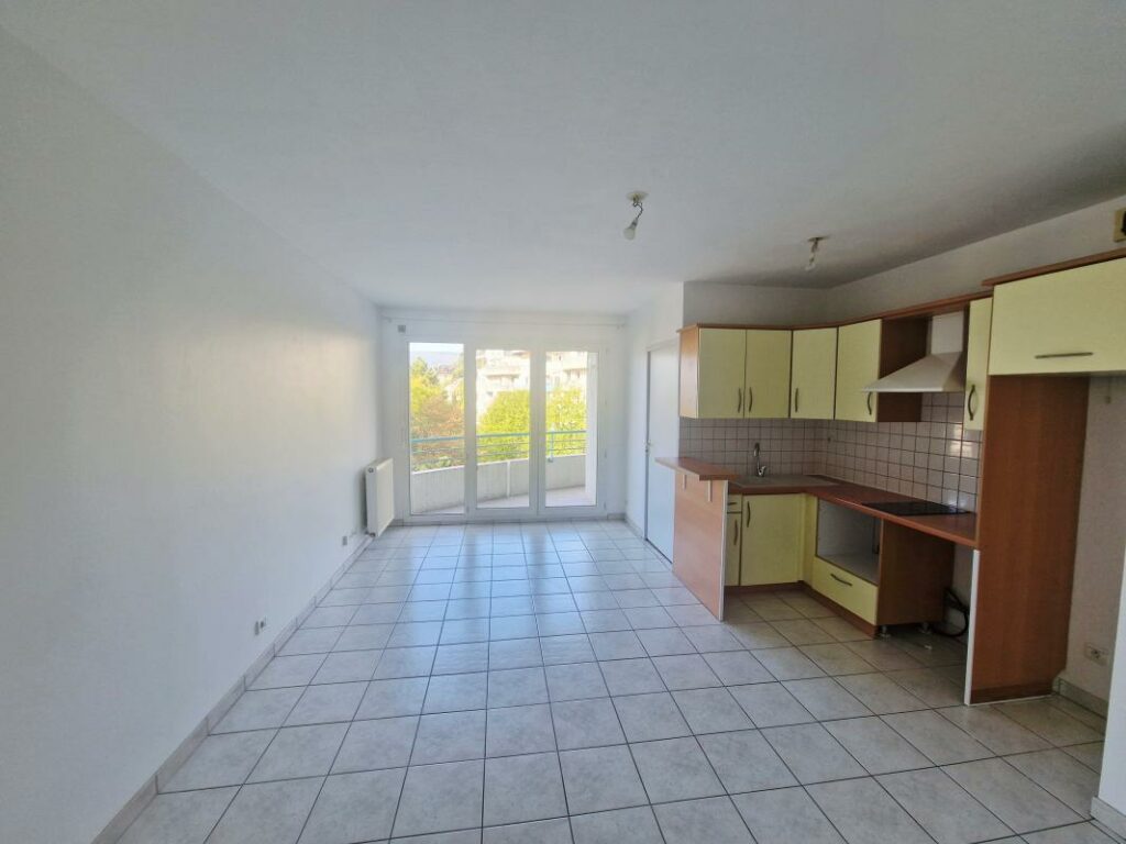 Appartement T2 avec balcon et place de parking