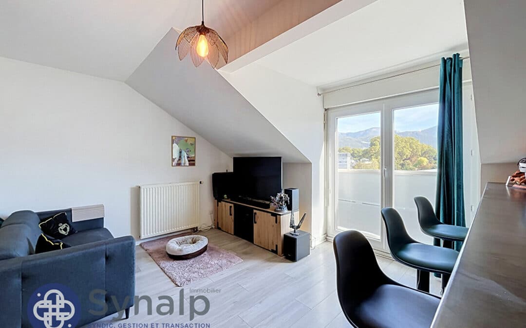 Appartement T3 en dernier étage avec terrasse à CHAMBERY