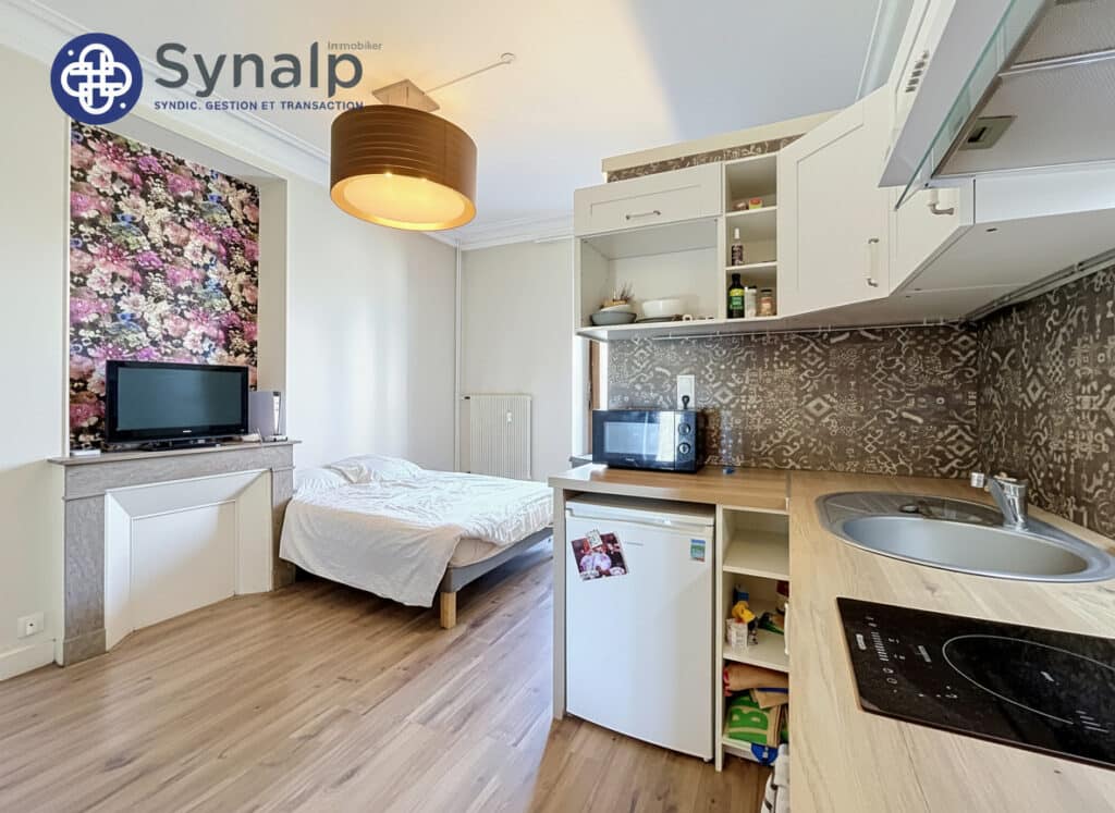 OPPORTUNITÉ INVESTISSEUR – STUDIO AVEC BALCON & PARKING – PROCHE GARE